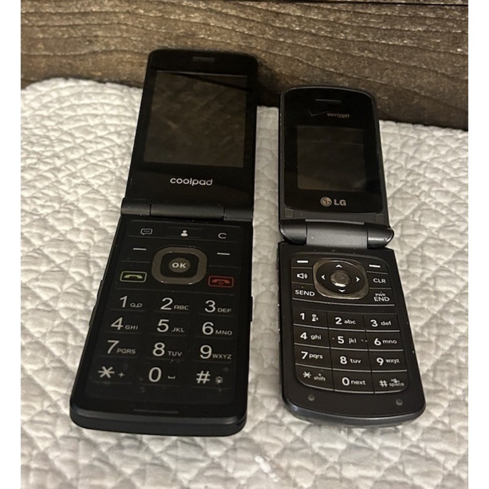 A lot of 2 old collectable cell phones Flip Phones Coolpad‎ LG